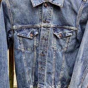IMOGENE AND WILLIES Denim Jacket in Medium. Classic blue denim